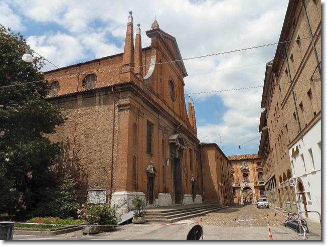 Clicca per scorrere le foto originali ingrandite