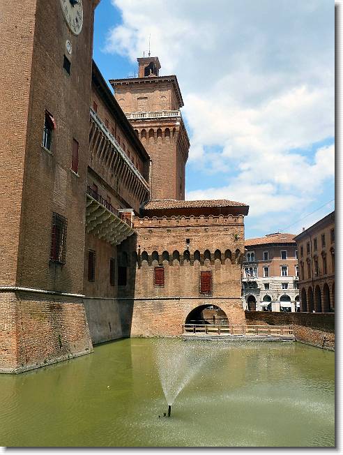Clicca per scorrere le foto originali ingrandite