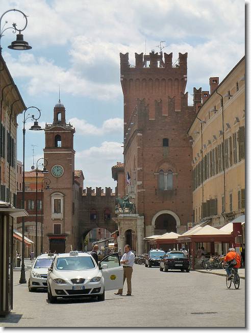 Clicca per scorrere le foto originali ingrandite
