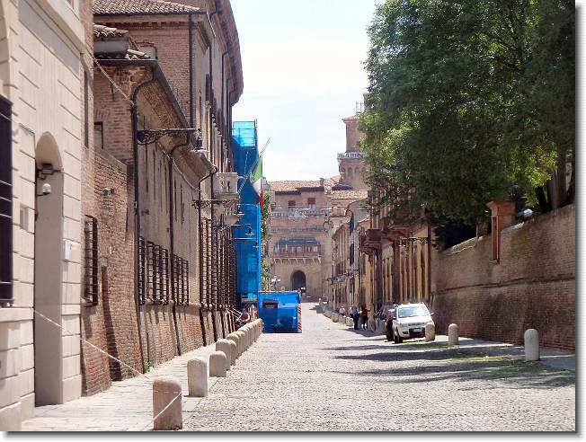 Clicca per scorrere le foto originali ingrandite