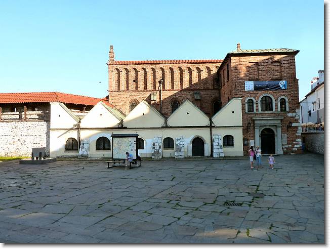 Clicca per scorrere le foto originali ingrandite