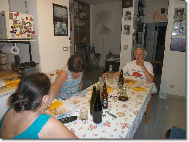 Clicca per scorrere le foto originali ingrandite
