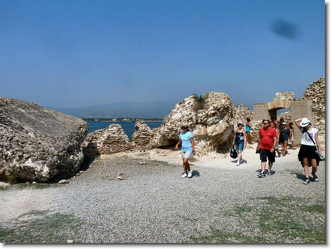Clicca per scorrere le foto originali ingrandite