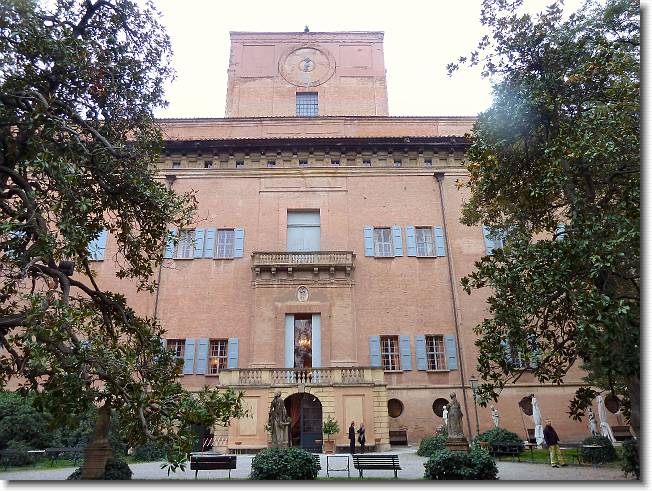 Clicca per scorrere le foto originali ingrandite