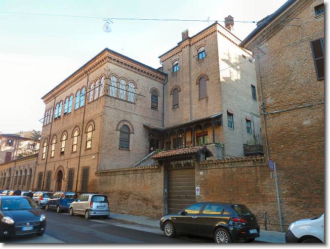 Clicca per scorrere le foto originali ingrandite