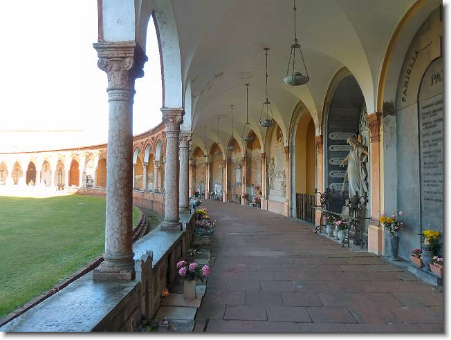 Clicca per scorrere le foto originali ingrandite