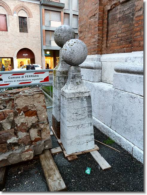 Clicca per scorrere le foto originali ingrandite