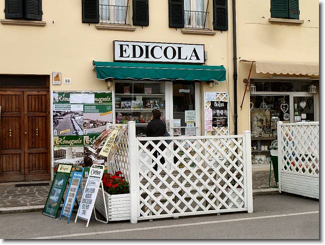 Clicca per scorrere le foto originali ingrandite