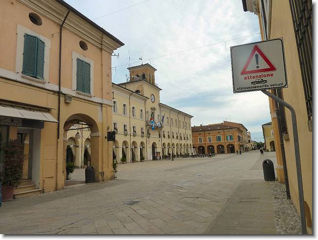 Clicca per scorrere le foto originali ingrandite