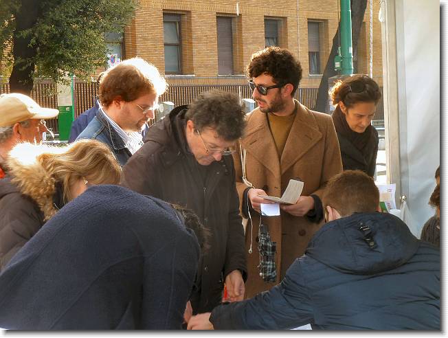 Clicca per scorrere le foto originali ingrandite