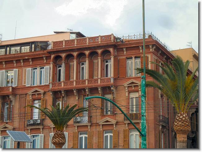 Clicca per scorrere le foto originali ingrandite