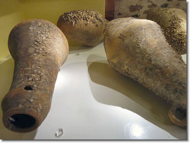 Clicca per scorrere le foto originali ingrandite