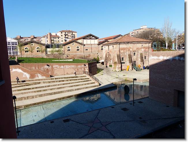 Clicca per scorrere le foto originali ingrandite