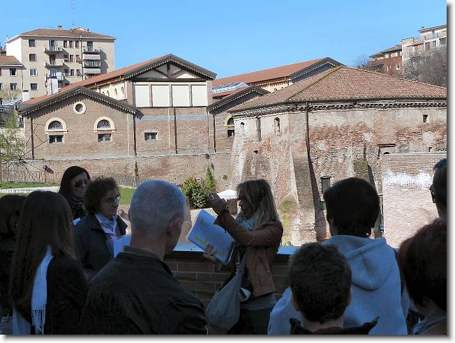 Clicca per scorrere le foto originali ingrandite