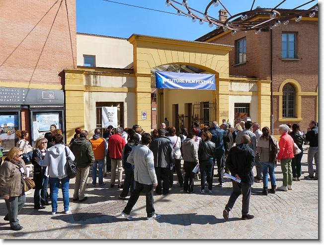 Clicca per scorrere le foto originali ingrandite