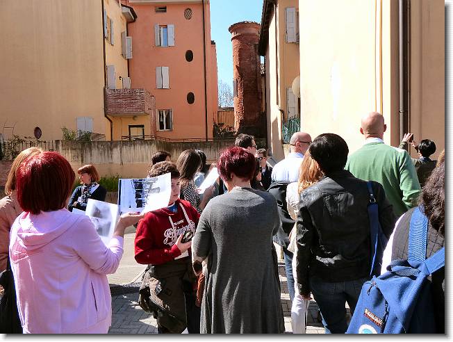Clicca per scorrere le foto originali ingrandite