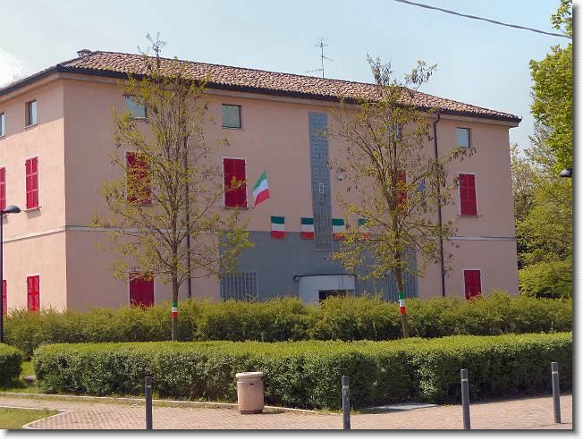 Clicca per scorrere le foto originali ingrandite