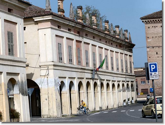 Clicca per scorrere le foto originali ingrandite