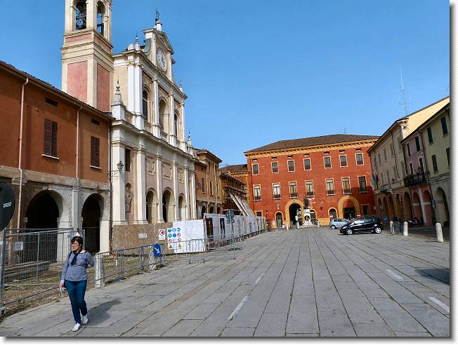 Clicca per scorrere le foto originali ingrandite