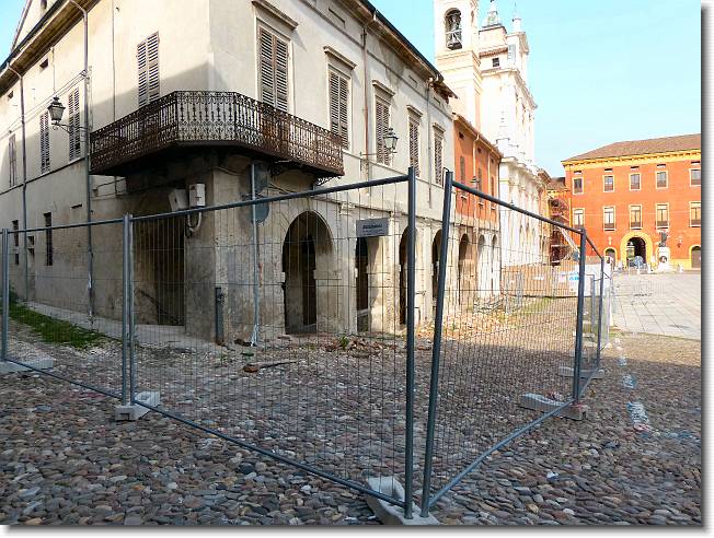Clicca per scorrere le foto originali ingrandite