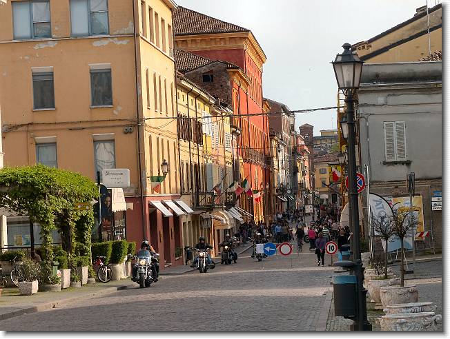 Clicca per scorrere le foto originali ingrandite