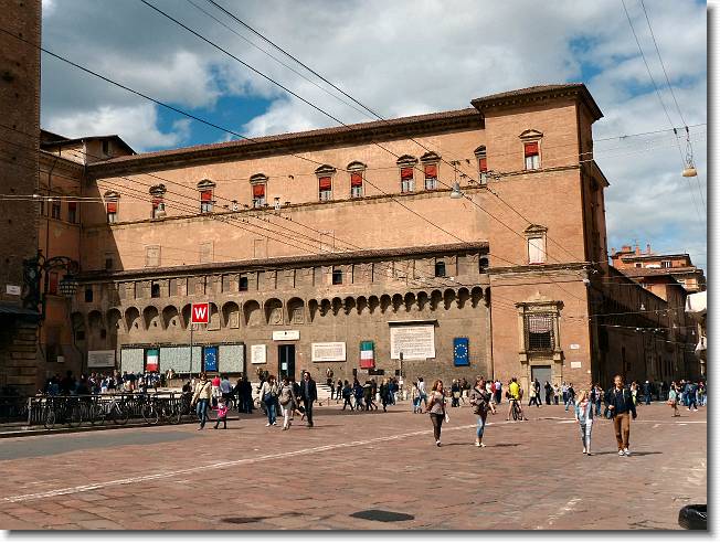 Clicca per scorrere le foto originali ingrandite
