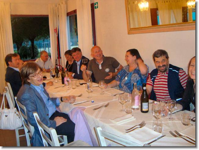 Clicca per scorrere le foto originali ingrandite