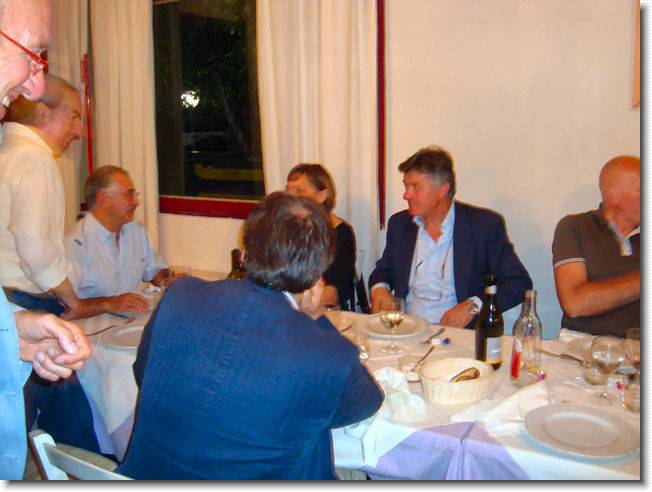 Clicca per scorrere le foto originali ingrandite