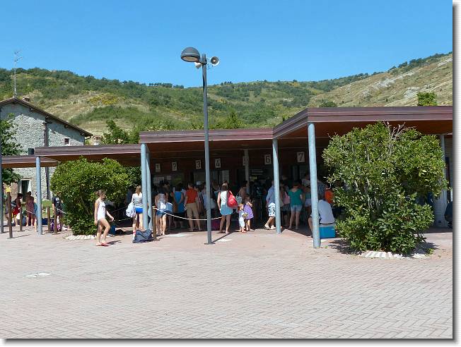 Clicca per scorrere le foto originali ingrandite