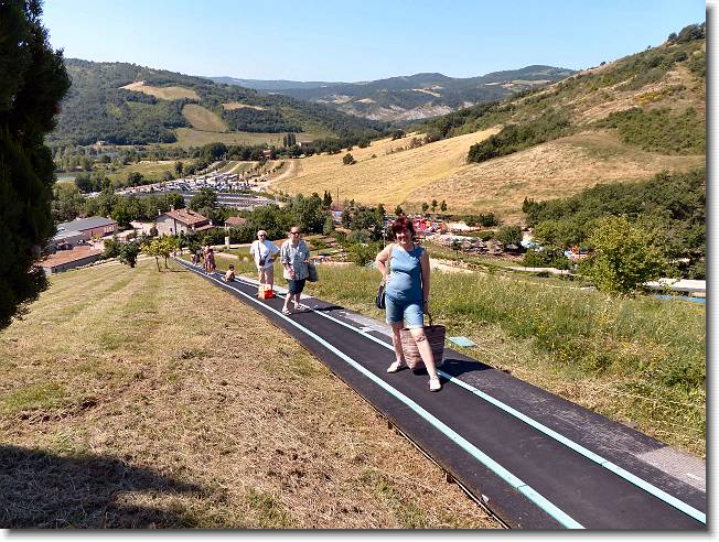 Clicca per scorrere le foto originali ingrandite