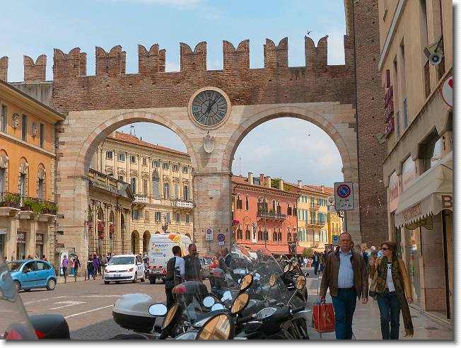 Clicca per scorrere le foto originali ingrandite