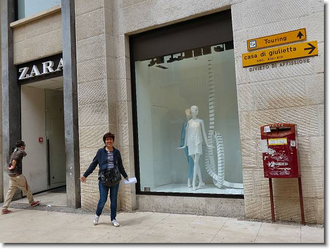 Clicca per scorrere le foto originali ingrandite