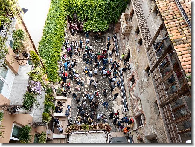Clicca per scorrere le foto originali ingrandite