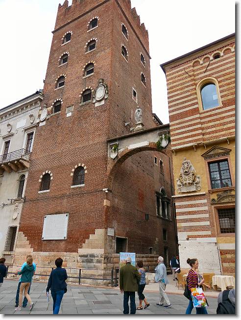 Clicca per scorrere le foto originali ingrandite