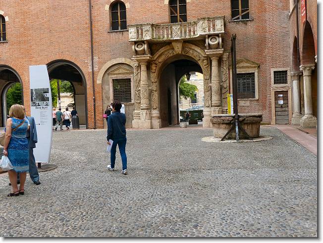 Clicca per scorrere le foto originali ingrandite