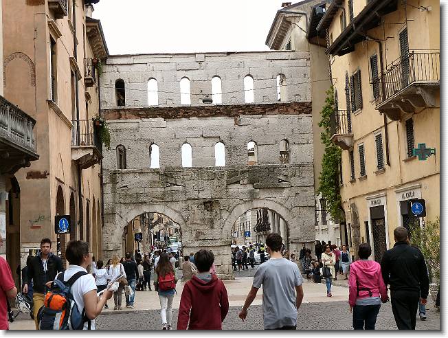 Clicca per scorrere le foto originali ingrandite