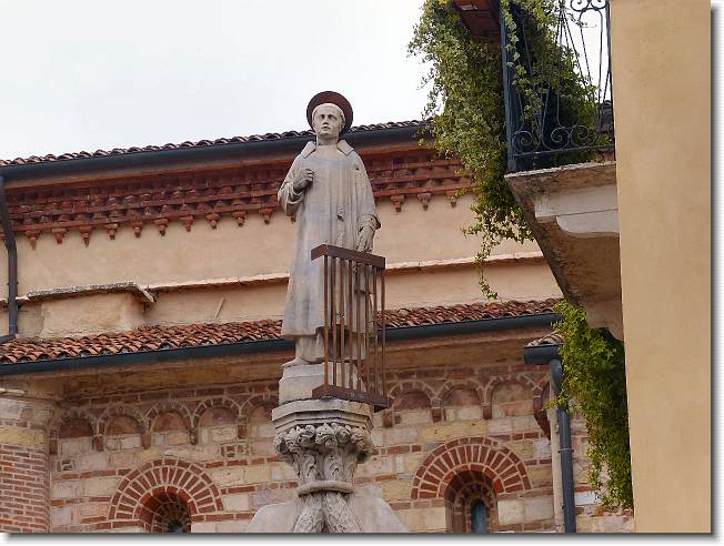 Clicca per scorrere le foto originali ingrandite