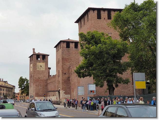 Clicca per scorrere le foto originali ingrandite