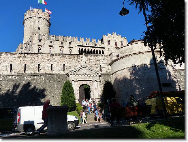 Clicca per scorrere le foto originali ingrandite
