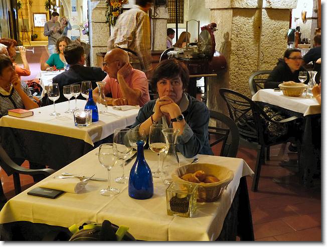 Clicca per scorrere le foto originali ingrandite