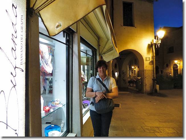 Clicca per scorrere le foto originali ingrandite