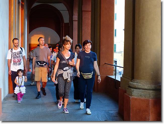 Clicca per scorrere le foto originali ingrandite