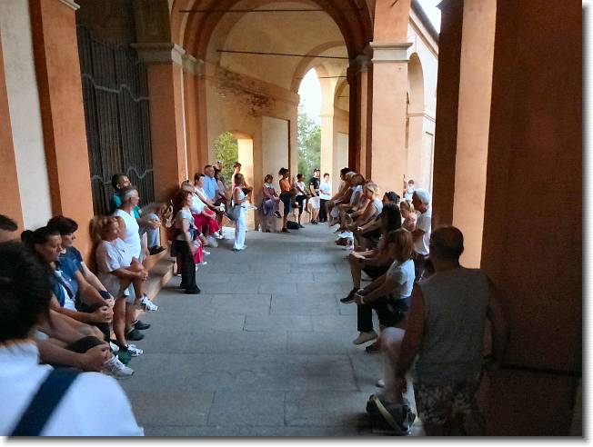 Clicca per scorrere le foto originali ingrandite