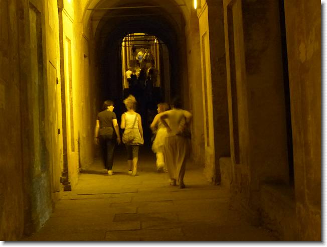 Clicca per scorrere le foto originali ingrandite