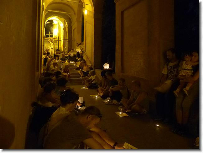 Clicca per scorrere le foto originali ingrandite