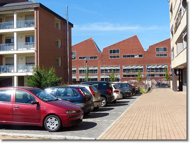 Clicca per scorrere le foto originali ingrandite