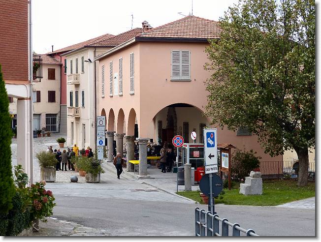 Clicca per scorrere le foto originali ingrandite