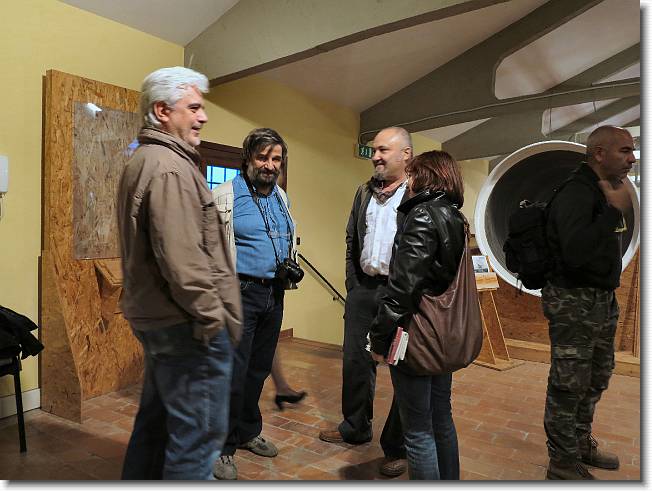 Clicca per scorrere le foto originali ingrandite