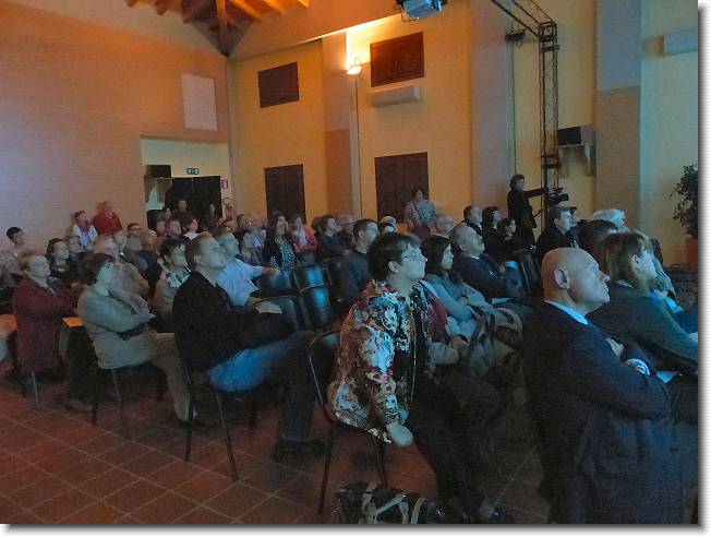 Clicca per scorrere le foto originali ingrandite