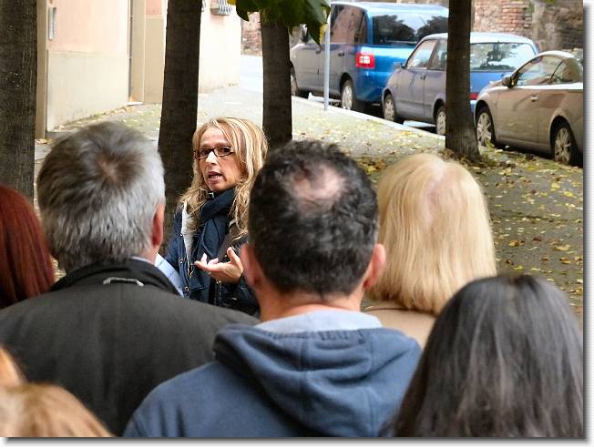 Clicca per scorrere le foto originali ingrandite